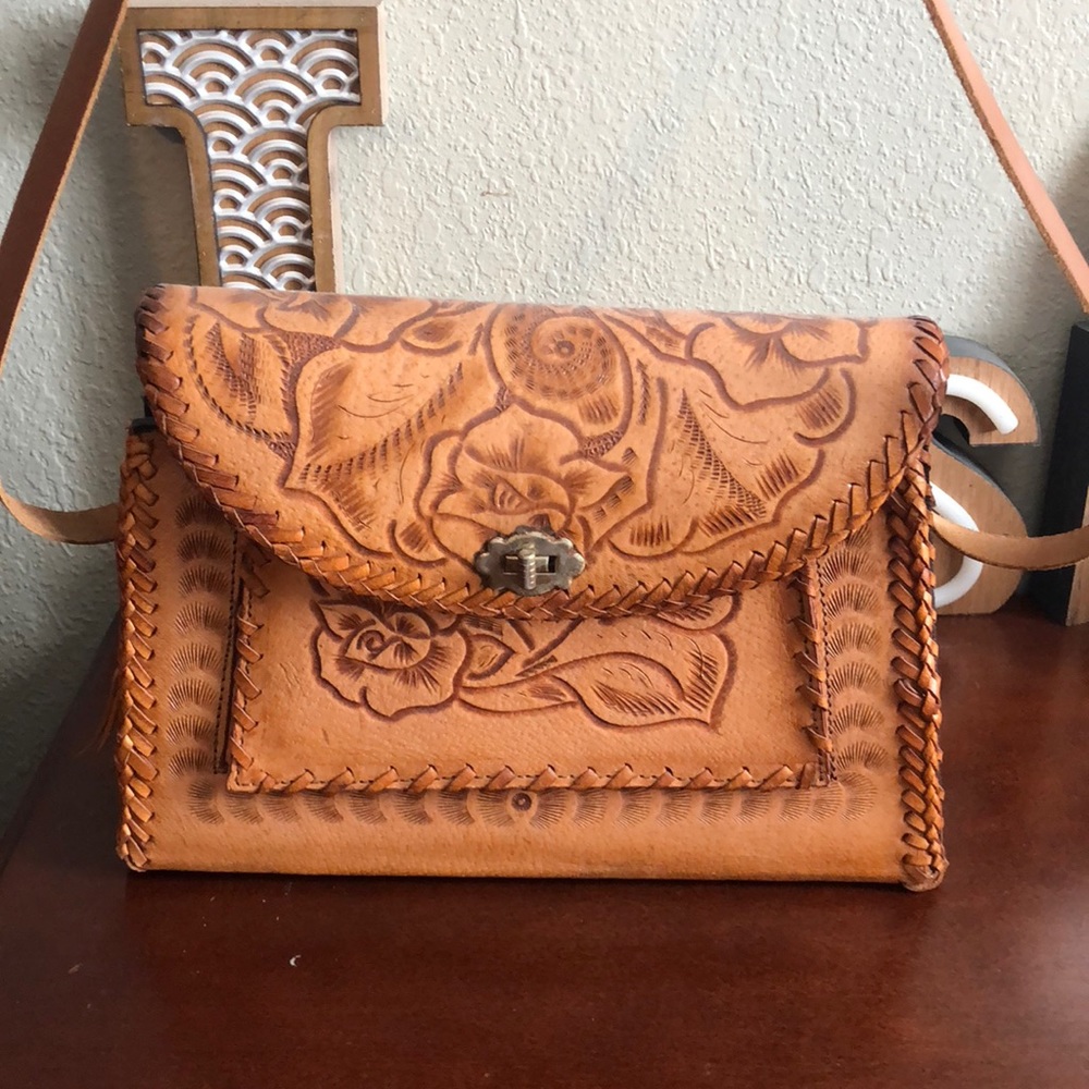SOLD ♥️ Brown Leather Mexican Engraved Messenger